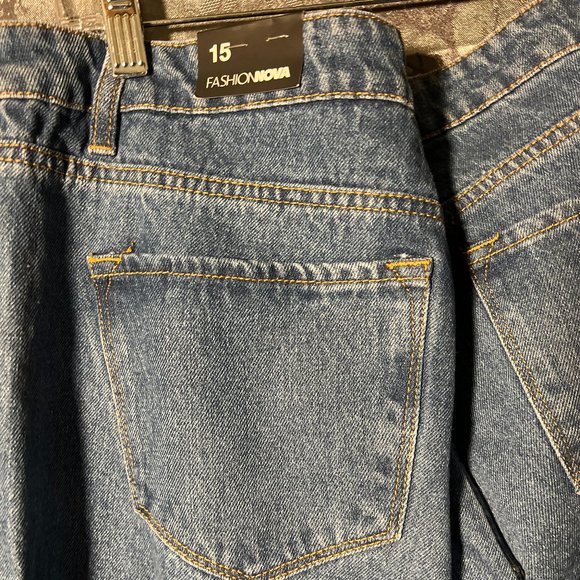 FASHION NOVA JEANS - Picture 4 of 4